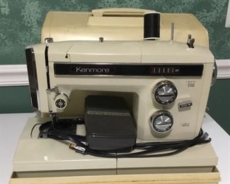 Vtg Kenmore Sewing Machine in original Carrying Case.
