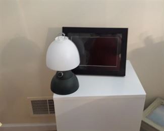 digital frame, flashlights