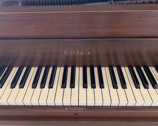 Antique Baldwin 🎹 piano very nice antique but needs cleaning and new home. Make an offer.