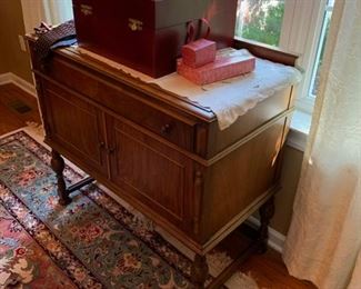 Beautiful Chinese rug! 9’12’ silk and wool. 500.00