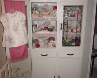 Huge Doilies Collection
A lot Of Lace
Linens/Bedding/Window treatments
