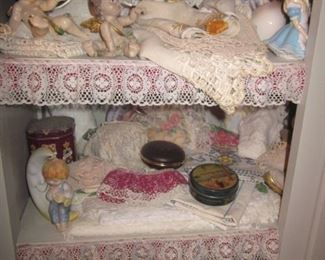 Huge Doilies Collection
A lot Of Lace
Linens/Bedding/Window treatments Tons of Collectibles