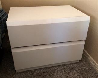 2 Lane White Lacquer Contemporary Nightstands