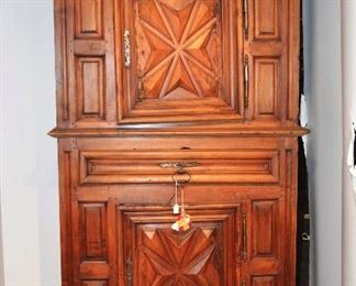 French Louis XIII Walnut Homme Debout Cupboard