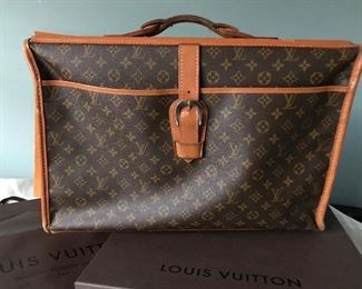 #118       Louis Vuitton   Luggage   Suite Bag           $1100.