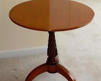 24" Round Side Table
