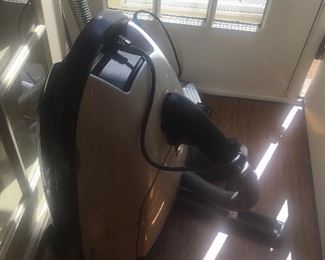 Meila vacuum $200