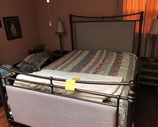 MOTORIZED BED QUEEN SIZE