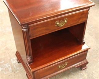 7 Piece “Kling Furniture” SOLID Mahogany Queen Anne Bedroom Set with Twin Beds

Auction Estimate $300-$600 – Located Inside