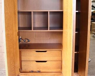 Contemporary Oak “Stanley Furniture” 3 Door 1 Drawer Wardrobe with Fitted Interior

Auction Estimate $100-$200 – Located Dock