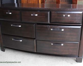  Contemporary 5 Piece King Bedroom Set in the Modern Mahogany Finish with Footboard Storage

Auction Estimate $300-$600 – Located Dock 