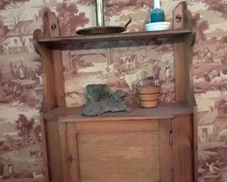 Small wall cabinet