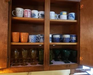 Lots of coffee mugs