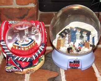 THE BIG BANG THEORY SNOW GLOBE AND ST LOUIS CARDINALS SNOW GLOBE