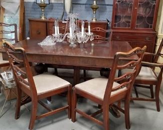 Elk Furniture 1920 's 6' solid wood with built in leafs opens to 8' & custom table pad & 6 chairs Was $995 Now $500 