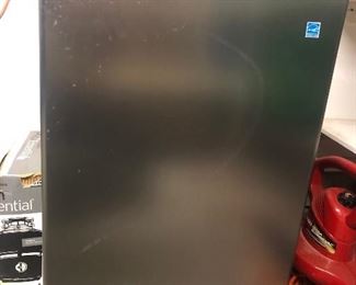 Mini fridge 