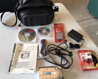DC220 DVD Cannon Camcorder with Accessories