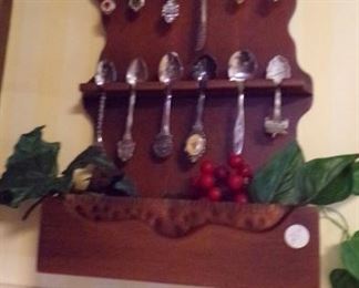 Wooden 12 Spoon Holder