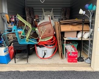 Lamps, Rug Doctor Commercial Carpet Cleaner, Holiday, Landscaper hose, black end table and more