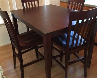 Raymour & Flanigan Bar Height Table & 4 Chairs