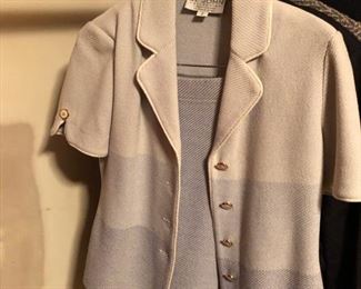 St John short sleeve pants suit
