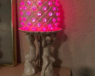 Light changes color according to the bulb you use