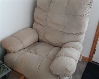 2 Lazy Boy recliners in very good condition