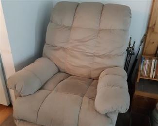 Pair of Lazy Boy recliners very good condition