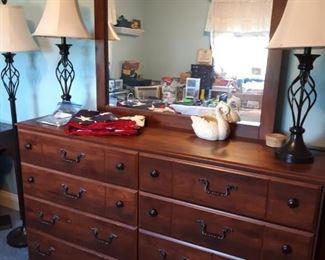 6 drawer chest with mirror, lamps and floor lamps