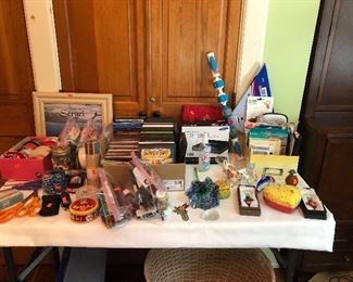 Crafts, cd’s and dvd’s