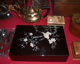 mother of pearl and black lacquer dresser box