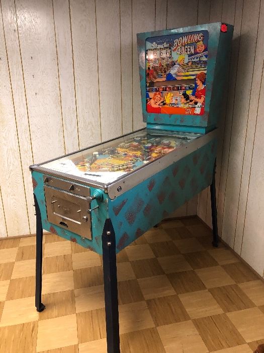 Pinball Machine - Bowling Queen - good condition