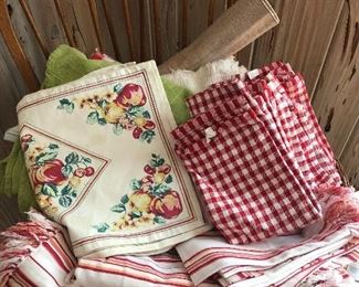 LINENS - PLACEMATS, NAPKINS AND RUNNERS