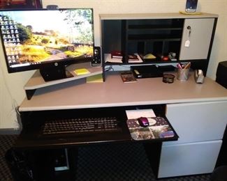 Selling only computer desk.