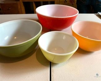 Vintage Pyrex Bowls