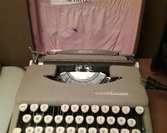 Vintage Skyriter Typewriter in Case