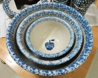 Nest of 3 sponge band apple bowls