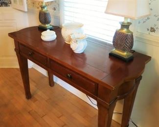 Table w/ 2 drawers, matching lamps, Belleek pieces