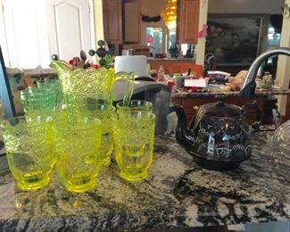 Vaseline glass : Glasses, pitcher