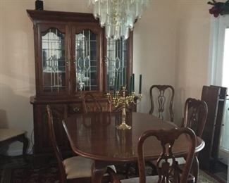 Dining room set: Table, chairs, hutch and leaves.
