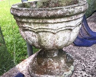 Concrete urn