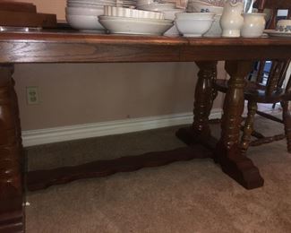 Antique oak dining table with leafs and 4 chairs
