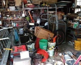 Four garages of tolls and other treasures