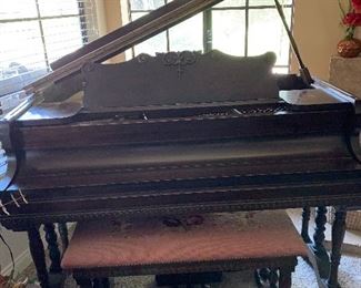 1926 Hallet Davis Parlor Grand - Made in the US.  Original Bench Excellent condition. 