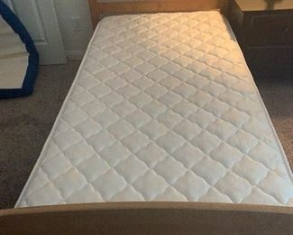Twin trundle bed with mattress (serta perfect sleeper)