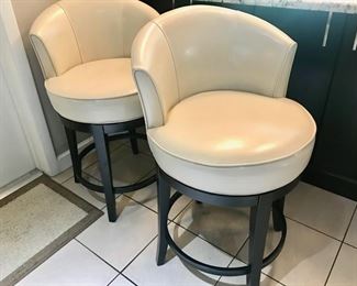 Pier 1 countertop height stools