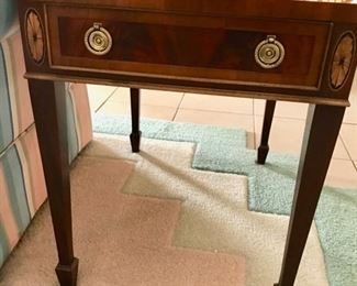 Rectangular solid wood lamp table with one drawer