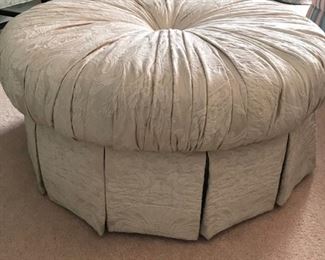 Ottoman : 36" diameter x 15 `/2" high