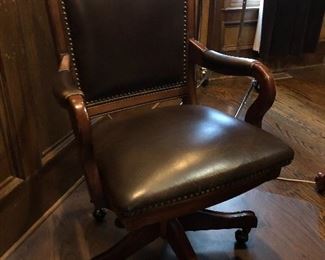 Another fabulous leather office chair.  Make your home office SING!