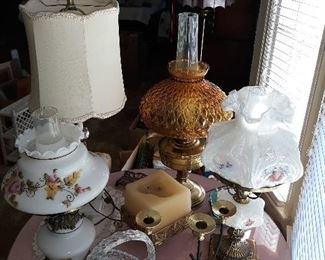 ASSORTED LAMPS AND DECOR